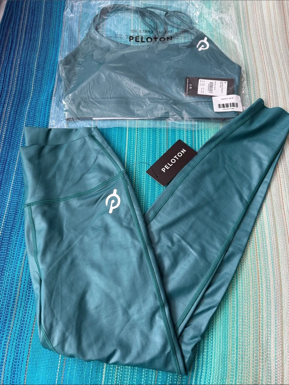 Peloton Green Matching Sports Bra and Leggings Set